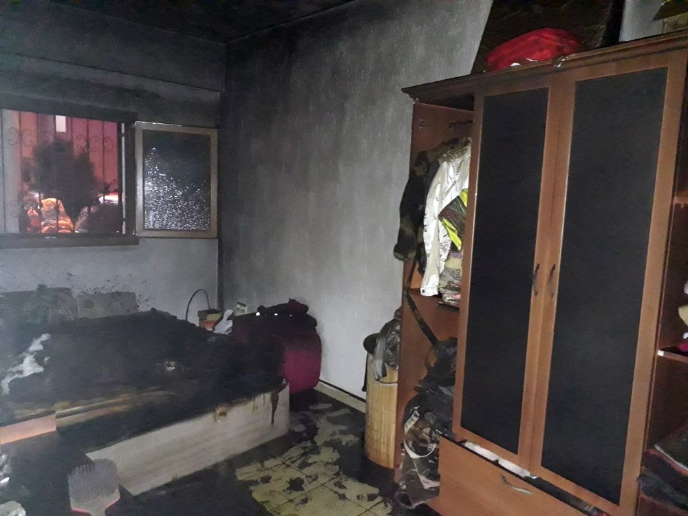 Elektrikli battaniye evi yakıyordu 