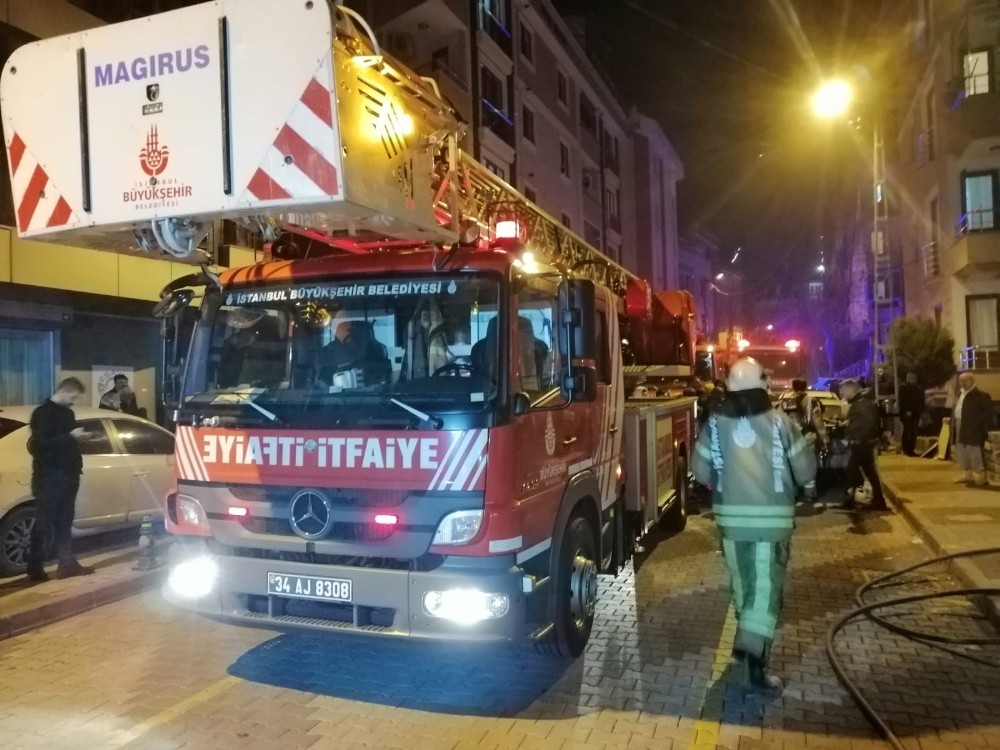 Elektrikli battaniye evi yaktı 