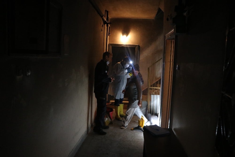 Elektrikli battaniye tutuştu, çıkan dumandan 11 kişi zehirlendi 