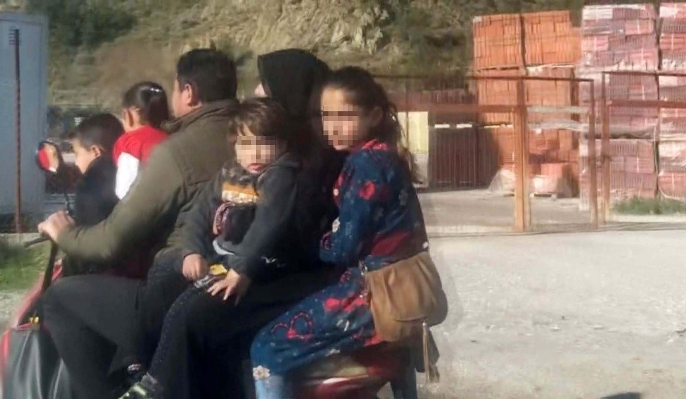 Elektrikli bisiklete 6 kişi binen aile ’pes’ dedirtti 