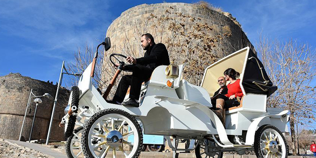 Elektrikli fayton tarihi Sur'da görücüye çıktı