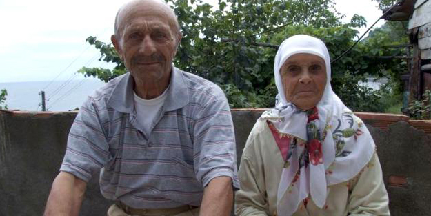 Elektrikli ısıtıcı evi küle çevirdi, enkazdan cansız bedenleri çıktı