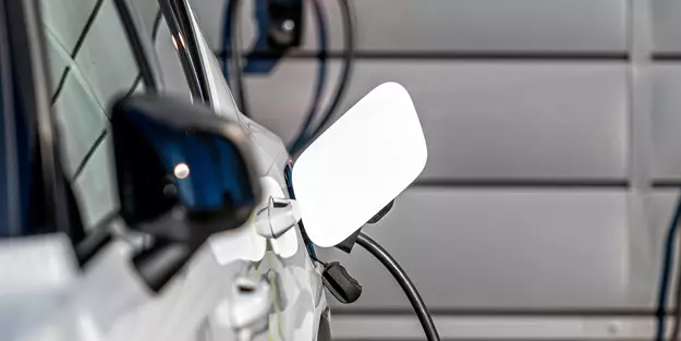 Elektrikli otomobil almayı düşünenler, araba alacaklar: Bu araç kapış kapış gidecek!