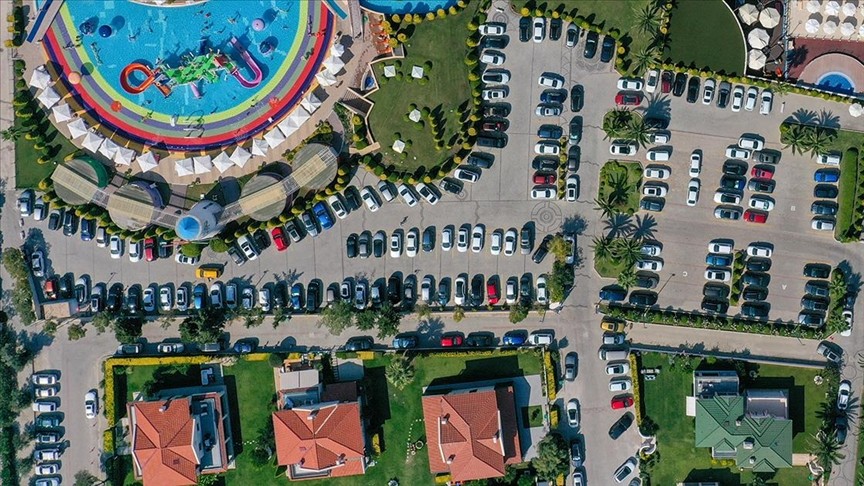Elektrikli otomobil şarj istasyonları tatilcilerin otel tercihini etkiliyor