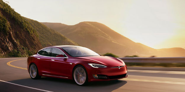 Elektrikli otomobilde rekabet kızışıyor! Tesla indirim yaptı