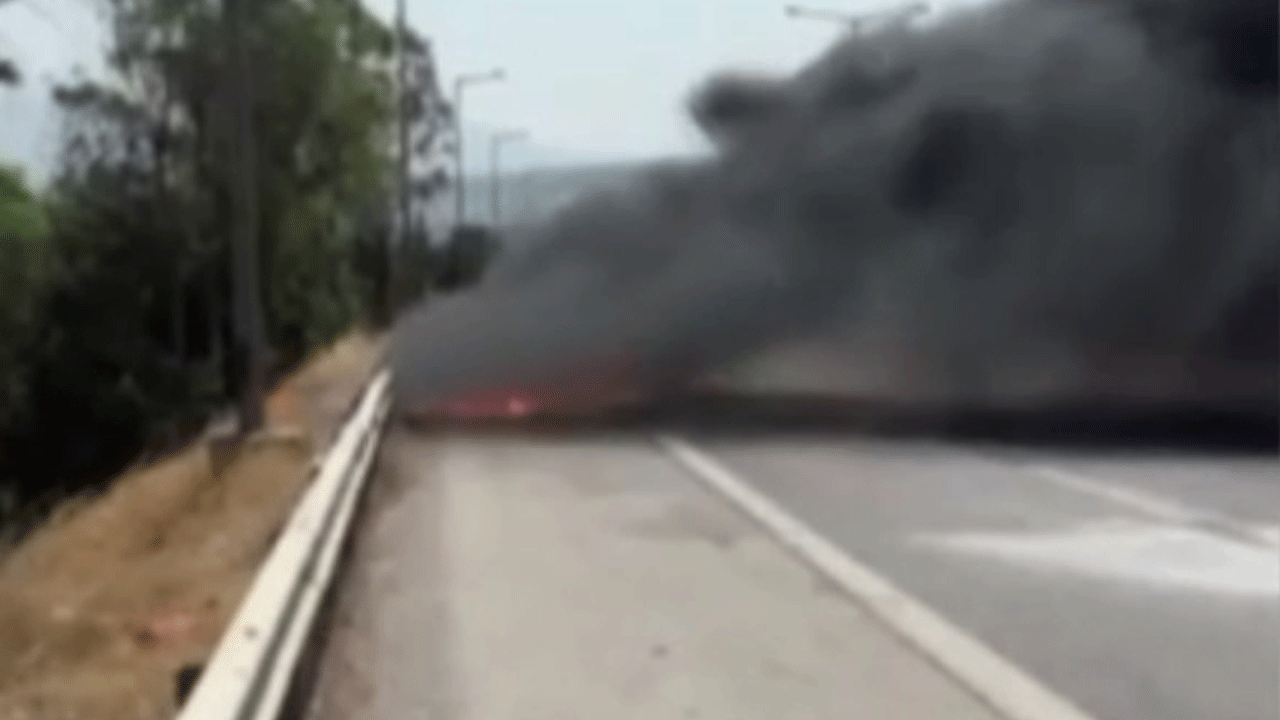 Elektrikli Porsche cayır cayır yandı! İş adamı araçta kilitli kaldı!