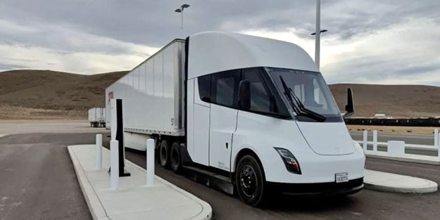 Elektrikli Tesla Semi tırları Avrupa yollarına çıkıyor!