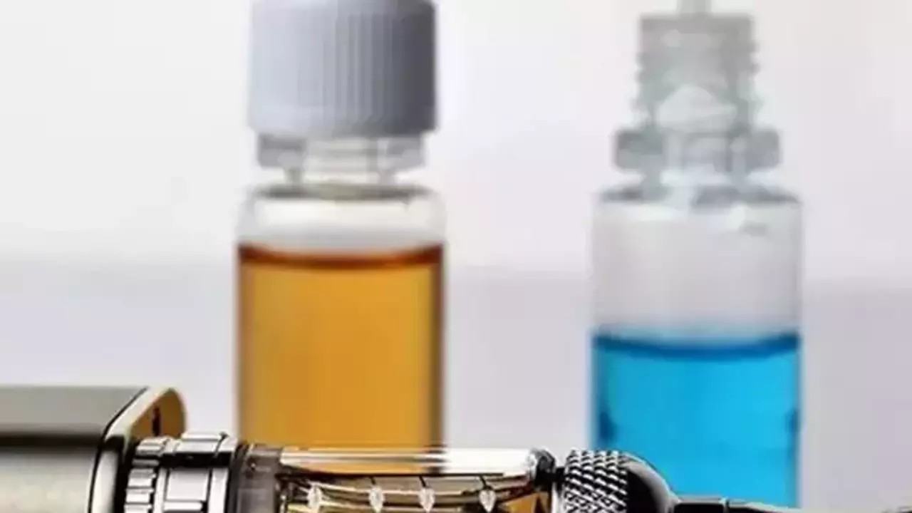 Elektronik sigara masum değil! Kalp krizi ve felç riskini tetikliyor