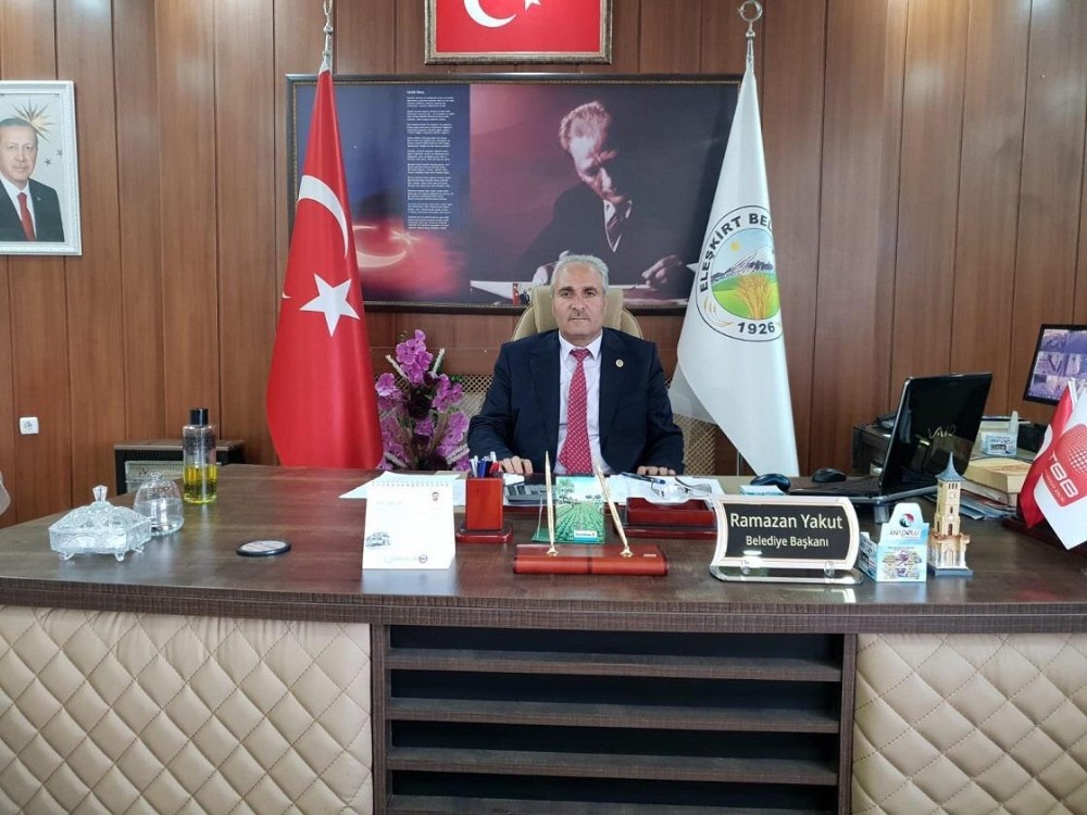 Eleşkirt Belediye Başkanından Milli Dayanışma Kampanyasına 1 maaşıyla destek verdi 
