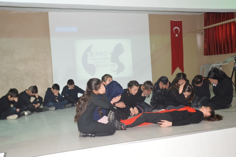 Eleşkirt’te yapılan Kadınlar Günü etkinliği beğeni topladı 