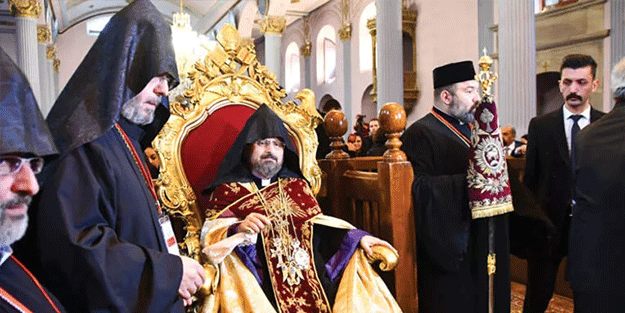 Eleştiriye tahammül edemeyen Patrik kiliseden aforoz etti