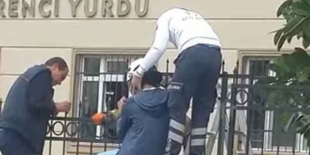 Eli demir parmaklıklara sıkıştı! İtfaiye kurtardı