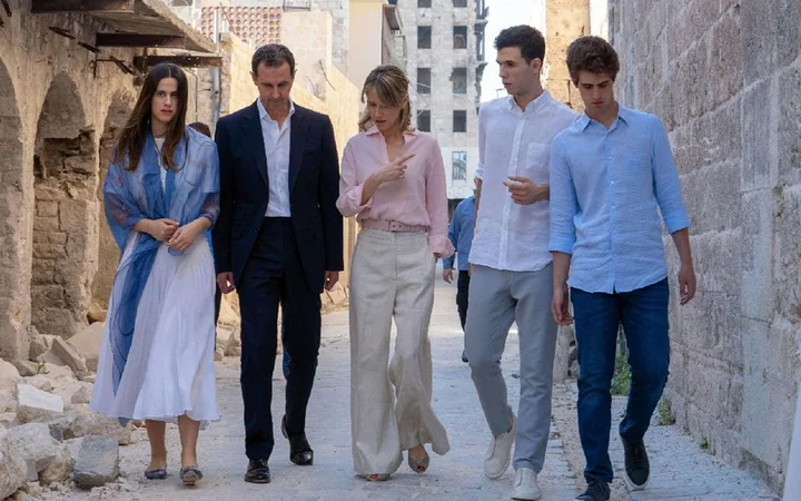 Eli kanlı Esed'e bak sen! Hadi lan oradan alçak katil