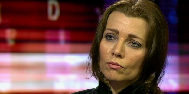 Elif Şafak oyunun rengini belli etti