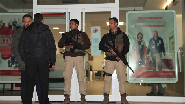 'Elimde bomba var' diyerek banka soydu