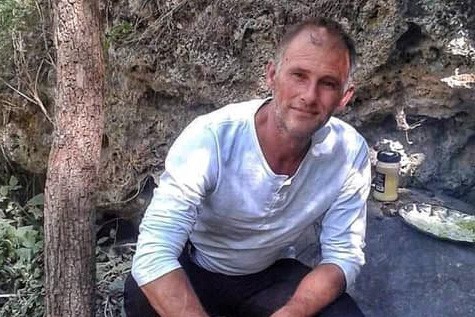 Elinde çocuğu için aldığı doğum günü pastasıyla can veren baba karlar altında son yolculuğuna uğurlandı 