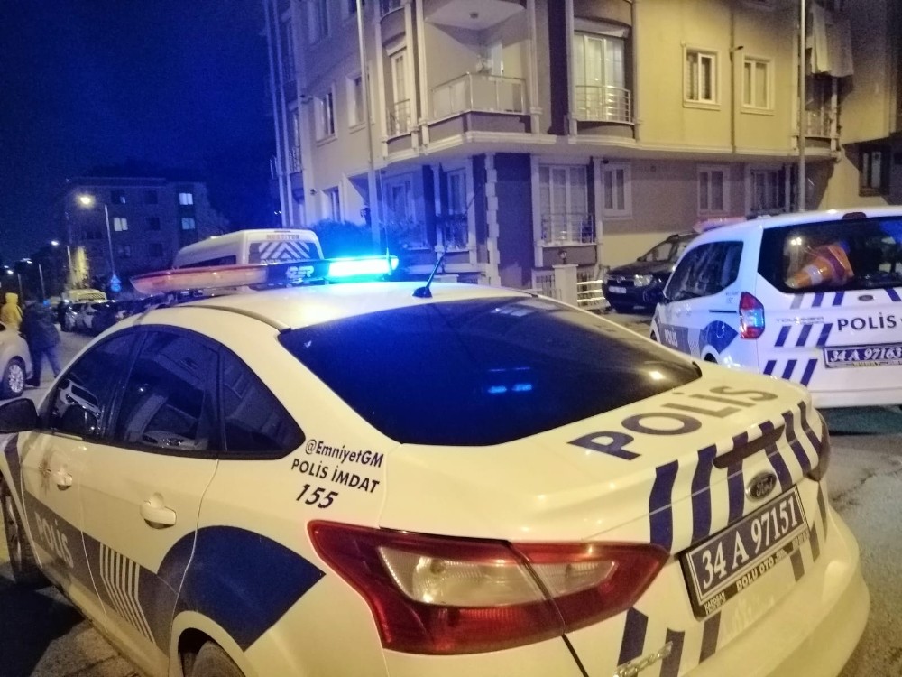 Elinde silahla balkona çıkıp ateş eden şahıs yakalandı 