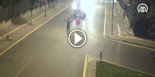 Elindeki Türk bayrağı ile vatan hainlerine tek başına direndi!