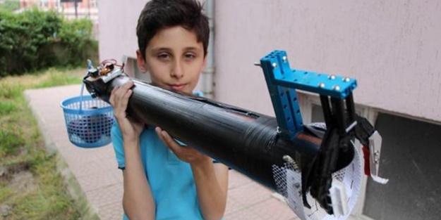 Elindekini herkes roketatar zannetti!