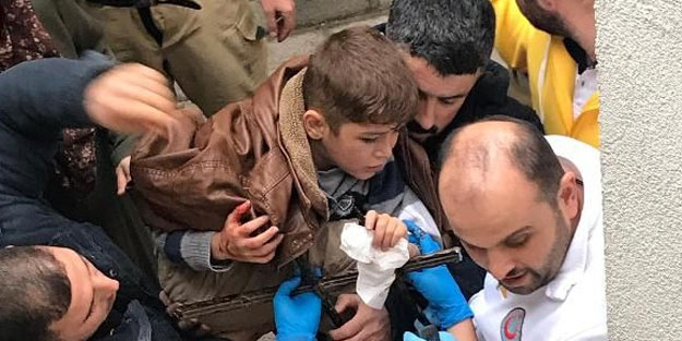 Eline pencere demiri saplanan çocuk hastaneye kaldırıldı