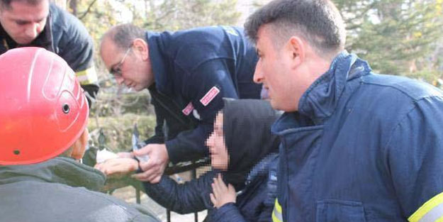 Eline saplanan demirle hastaneye kaldırıldı