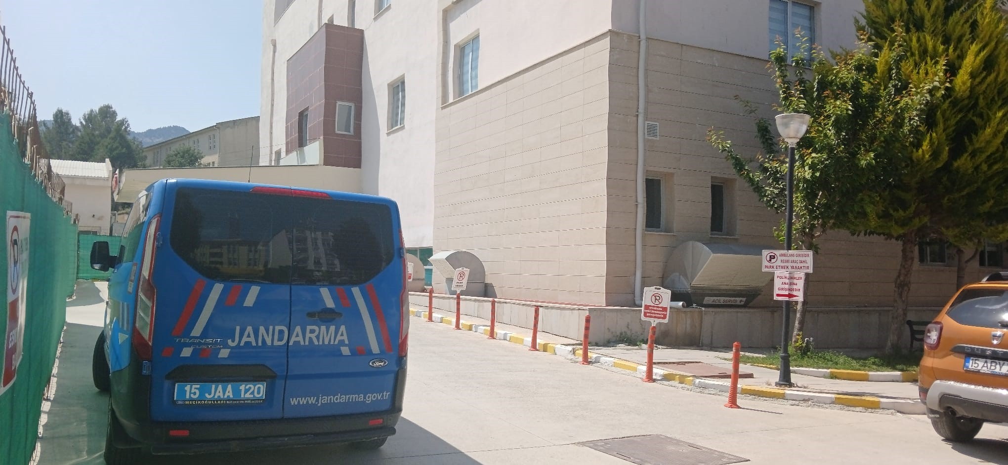 Elini kıyma makinesine kaptıran genç kız ağır yaralandı