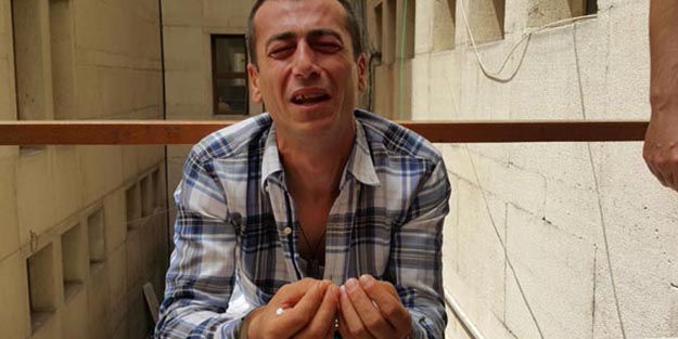 Elini kolunu sallayarak girdi kelepçeyle çıkınca ağlayarak yardım istedi!