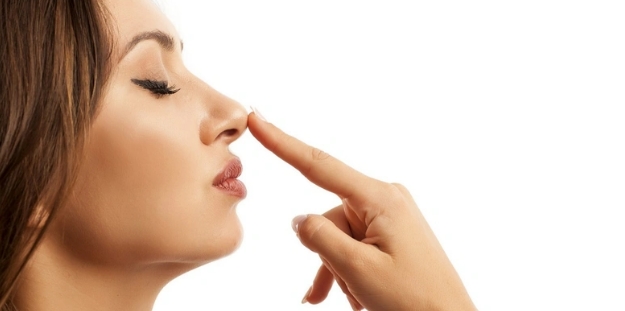 Elinizi burnunuza götürürken bir kere daha düşünün! O hastalık parmaklardan beyne geçiyormuş