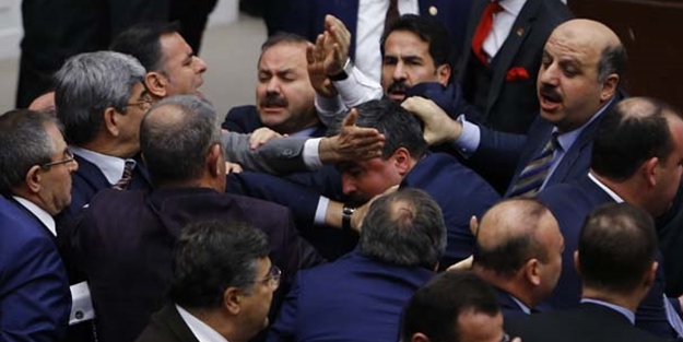 Elitaş: Kılıçdaroğlu milletvekillerine sahip çıksın