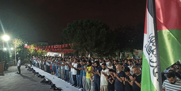 Eller Gazze için duaya kalktı