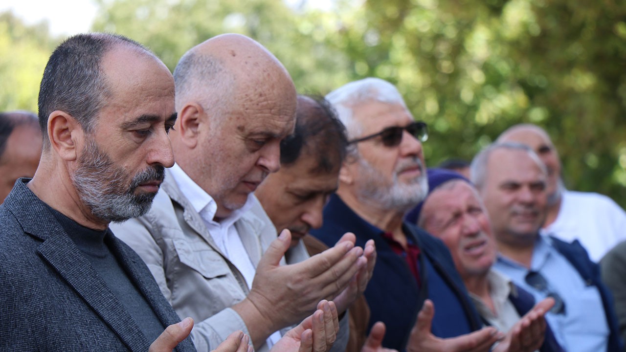 Eller Sumud Filosu için semaya kalktı