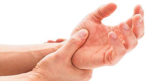 Ellerde geçmeyen uyuşma ciddi hastalıkların habercisi!