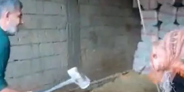 Ellerin kırılsın be adam! Balyozla vura vura katletti...