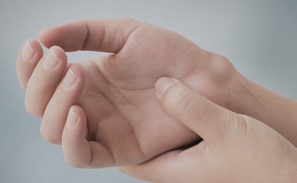 Ellerinizde bu belirtiler varsa vakit kaybetmeyin! Kötü bir hastalık olabilir