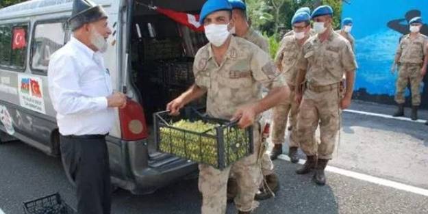 Elmacı dede, kilometrelerce yolu Mehmetçik için aştı!