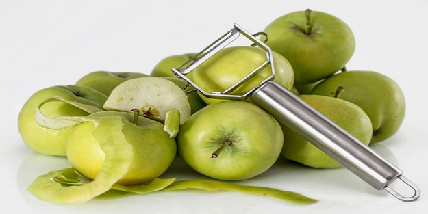 Elmanın kabuğunu atanlar bir daha düşünsün! Sağlığımız hakkında yanlış bildiklerimiz