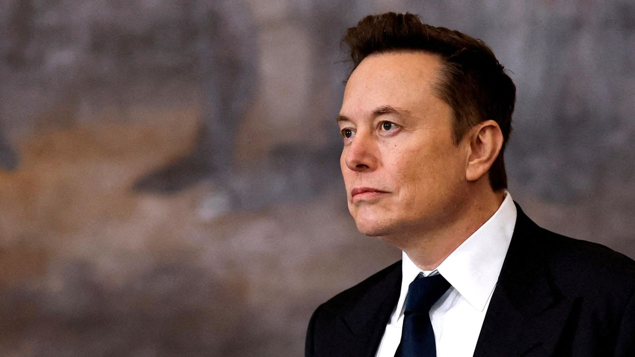 Elon Musk, 500 milyar dolar dağıtan sitenin kontrolünü ele geçirdi