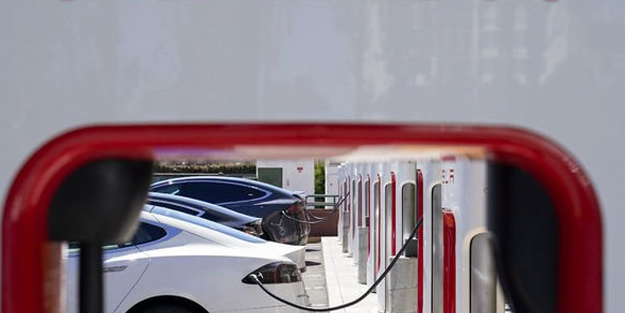 Elon Musk, Almanya ülkesinde ne yapıp edip ucuz araç üretimi yapmak istiyor! Tesla binlerce otomobil satacak