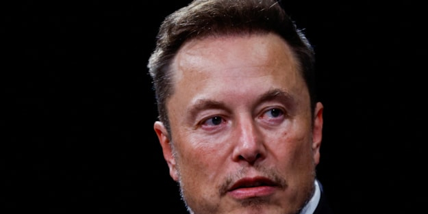Elon Musk, bu defa İkramiyelerin üzerine yattı