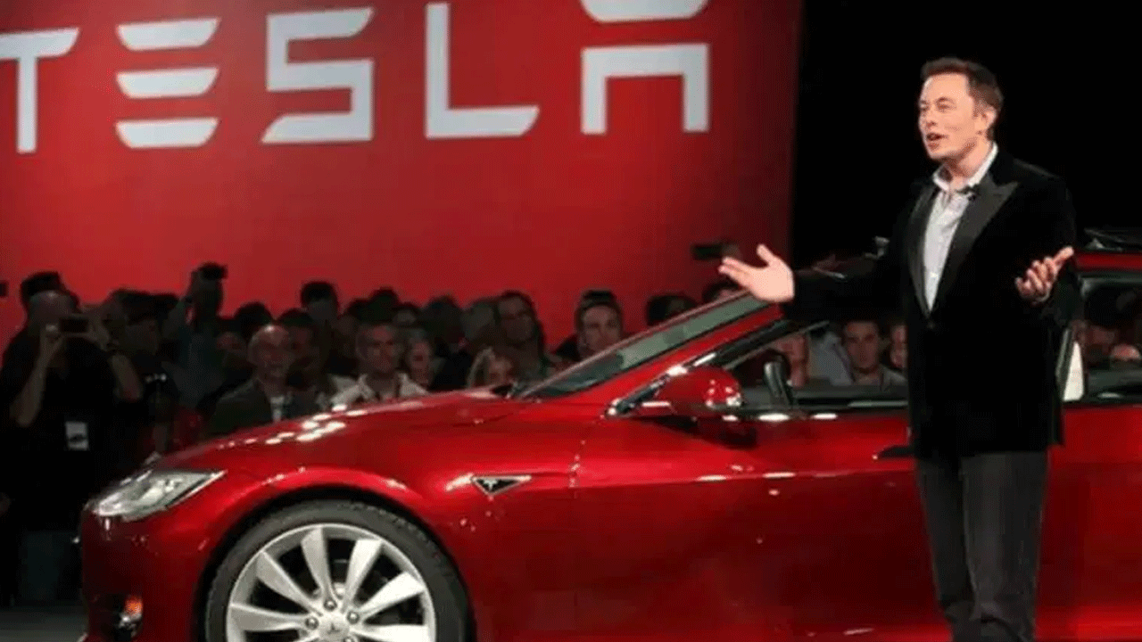 Elon Musk kendi hissesini uçurdu!