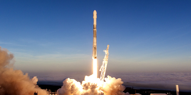 Elon Musk uzaya kargo kapsülü fırlattı