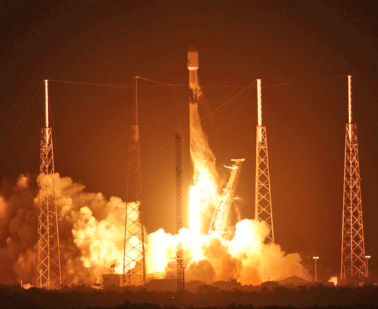 Elon Mask yeni uydularını yörüngeye gönderdi