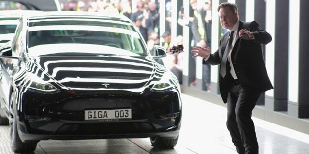 Elon Musk’tan diğer Tesla hissedarlarına gözdağı