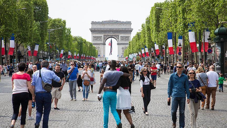 Elysees bu pazar yayaların oldu