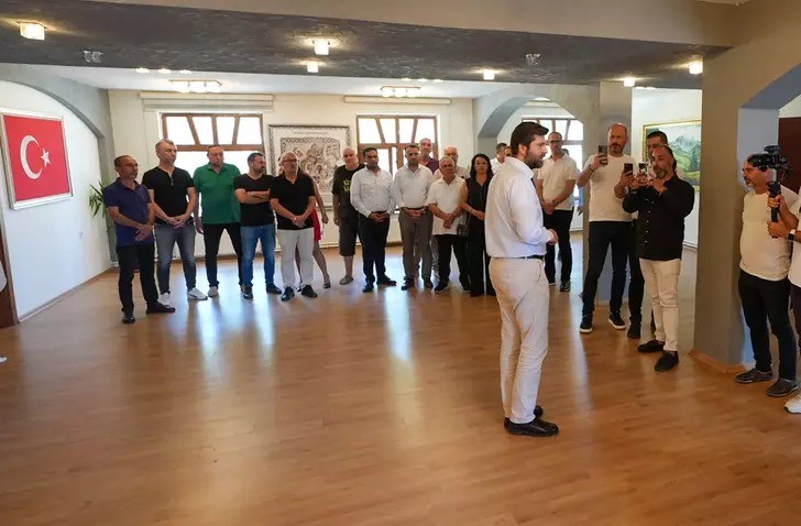 Emekçilerin ücretini vermedi, haczedildi! CHP’li başkan koltuğuna bile sahip çıkamadı