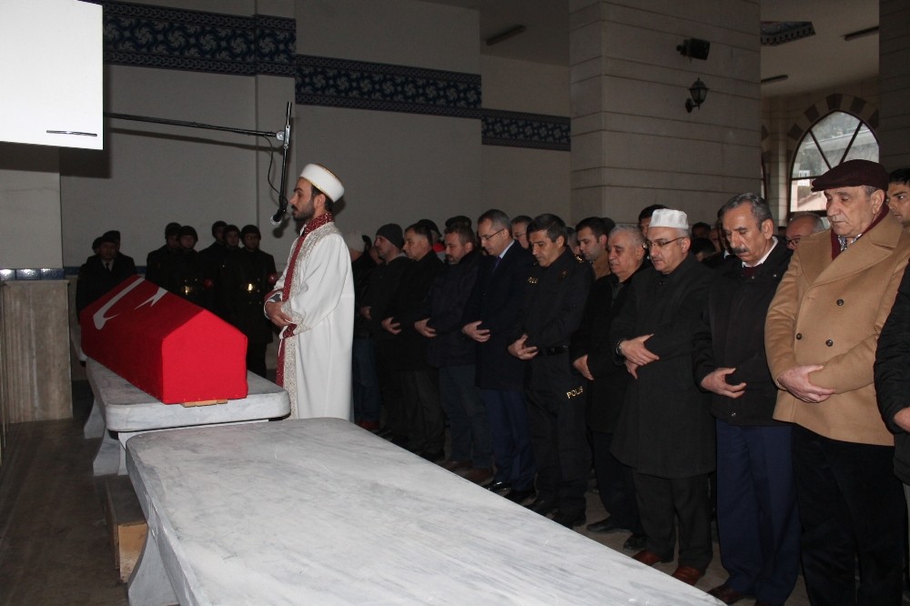 Emekli albay Kastamonu’da son yolculuğuna uğurlandı 