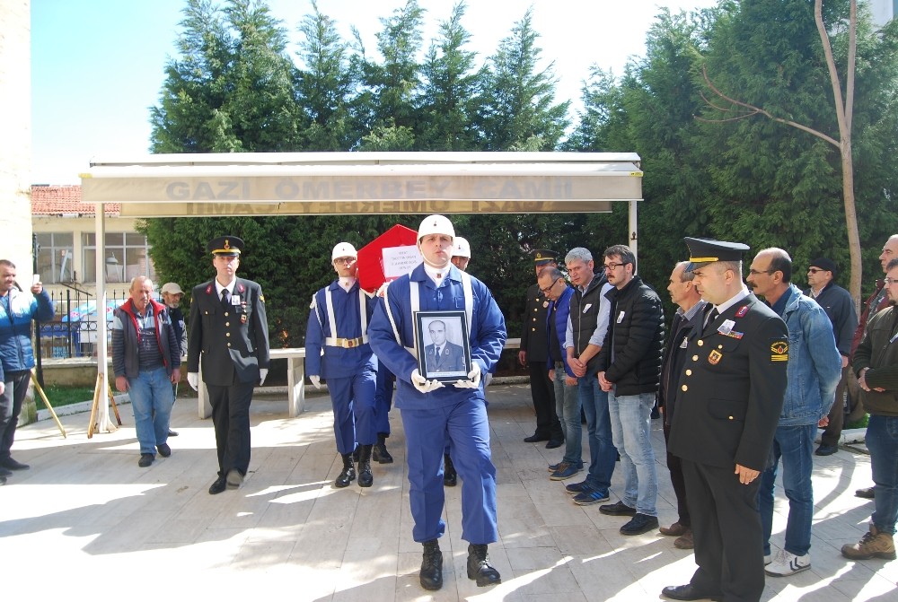 Emekli astsubay, askeri törenle son yolculuğuna uğurlandı 