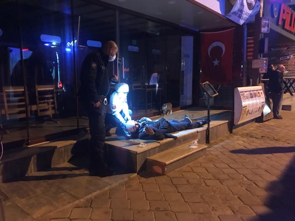 Emekli astsubay kayınçosunu kafasından bıçakladı 