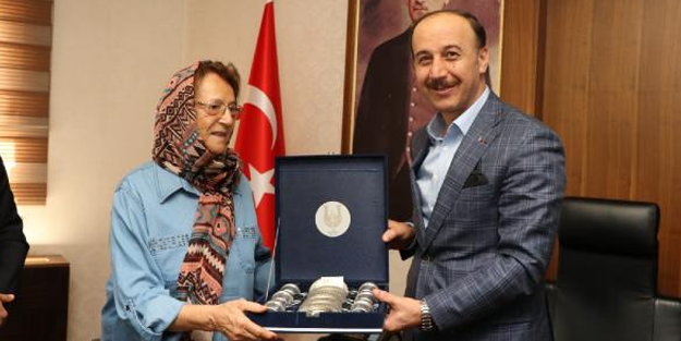 Emekli Ayşe öğretmenden örnek davranış! Tüm birikimini eğitime bağışladı