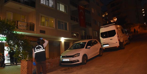 Emekli emniyet müdürü evinde ölü bulundu